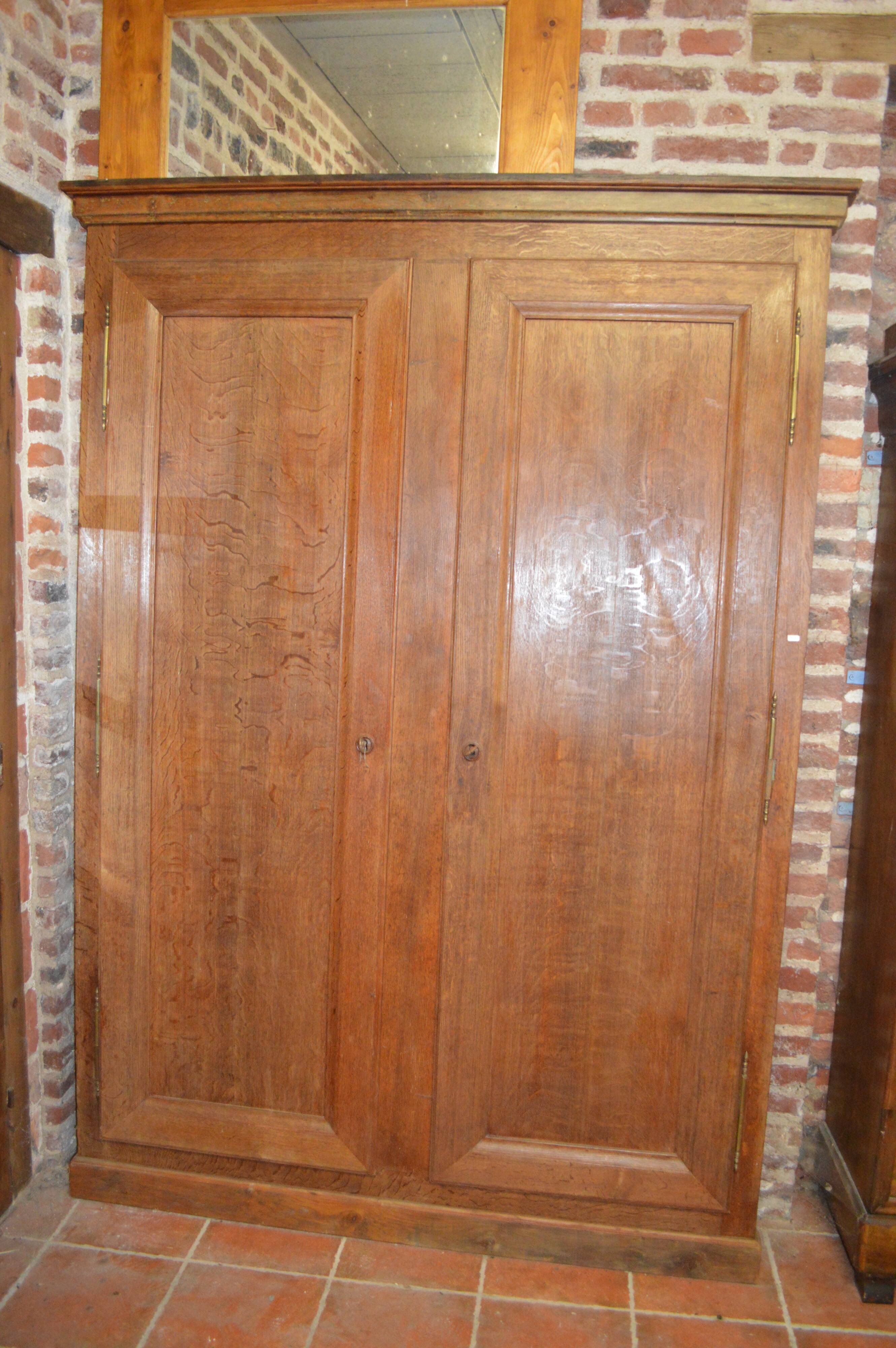 Oak closet façade