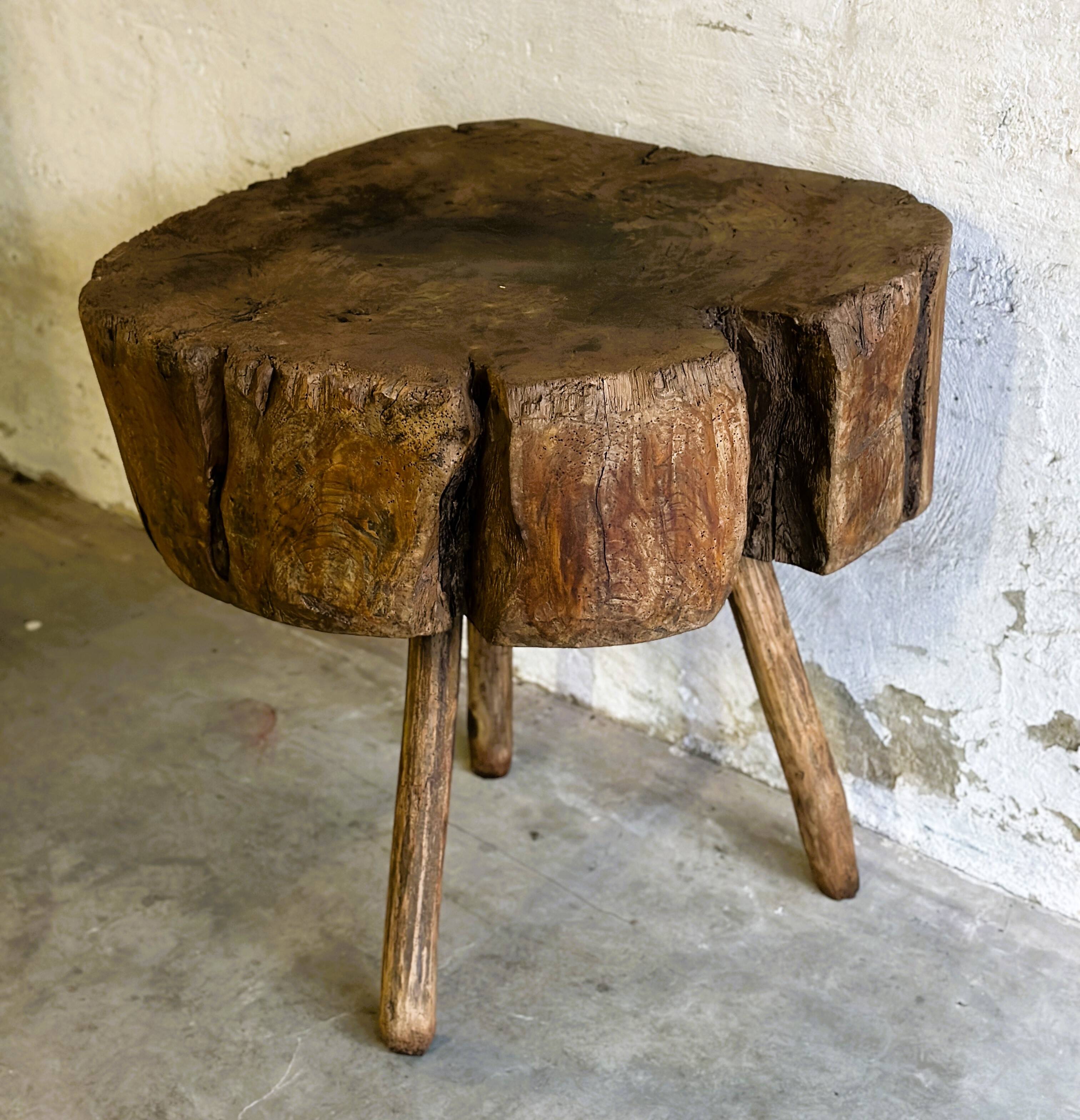 Table d'appoint Art populaire en orme, France XIXe siècle