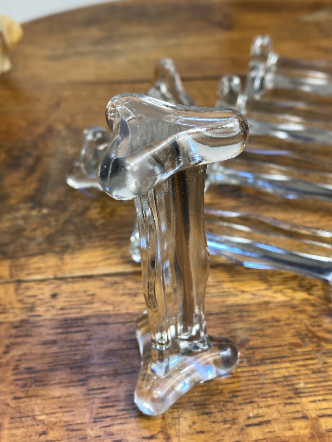 Glass knife holder