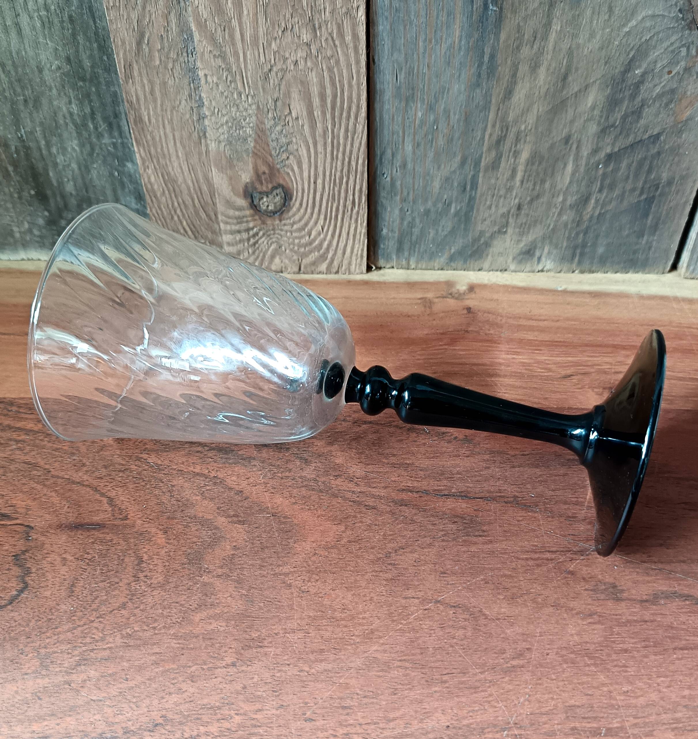 5 large black stemmed glasses arcoroc france, vintage