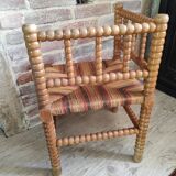 Mulched corner chair and light wood