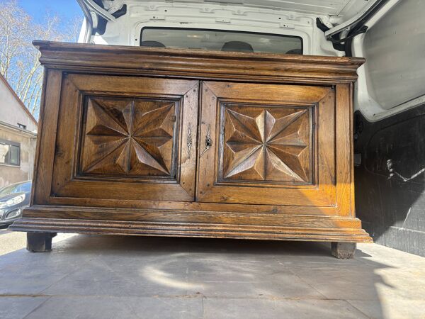 Buffet ancien en chêne massif – Sculpté – Très bon état