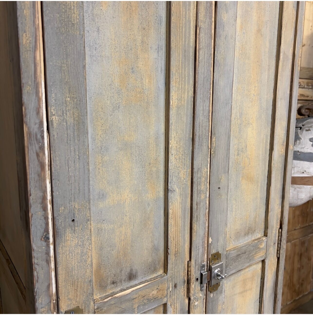 Patinated workshop locker N.41