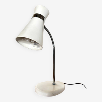 Articulated desk lamp in white and chrome metal