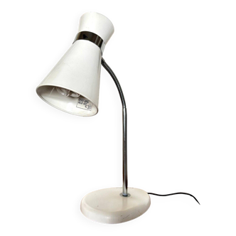 Articulated desk lamp in white and chrome metal