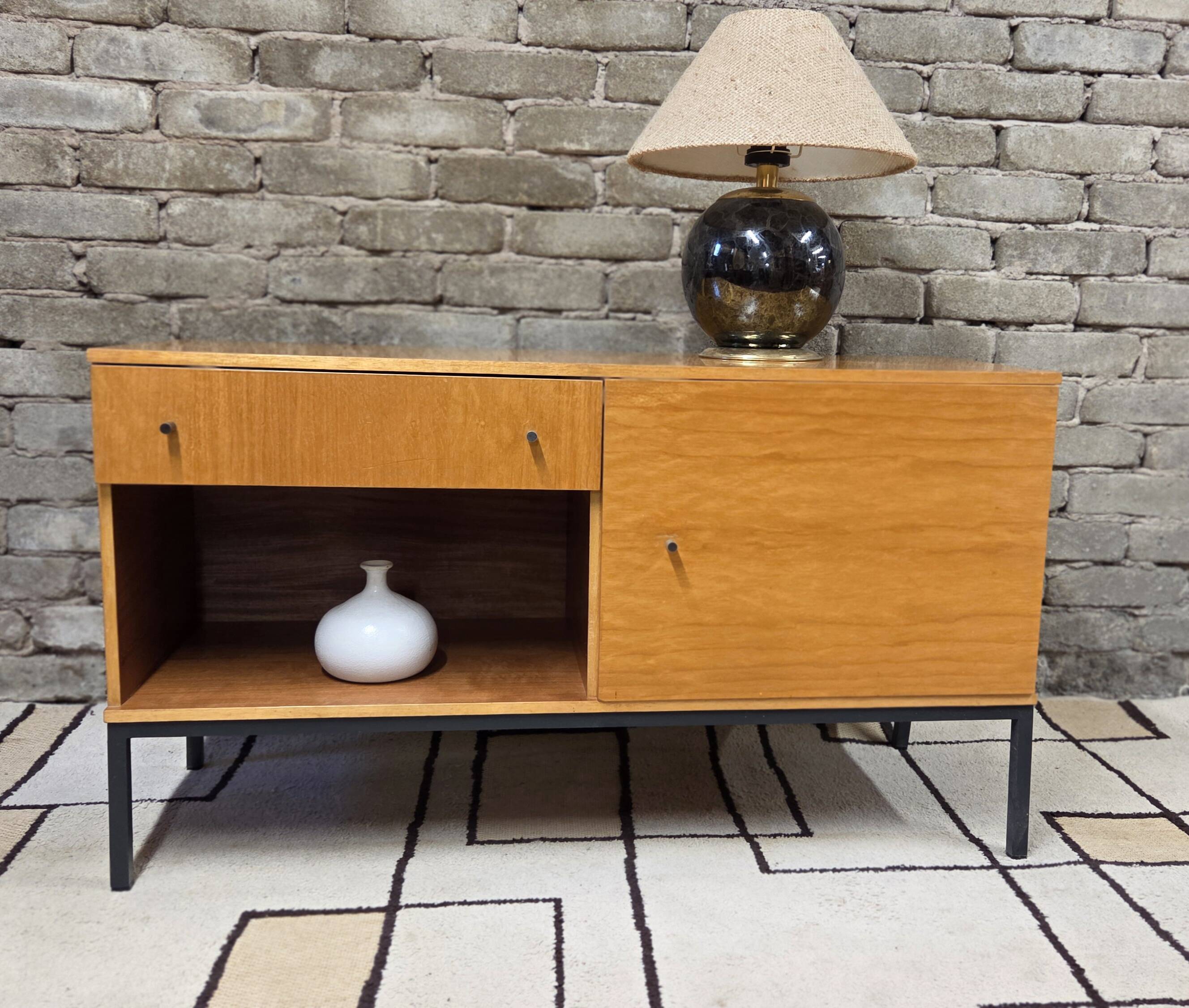 Small vintage sideboard on metal legs – 1960s/70s