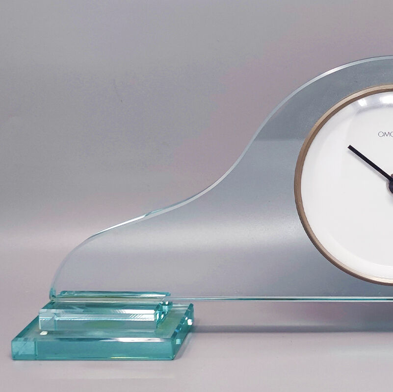 1970s table clock by omodomo in crystal. made in italy