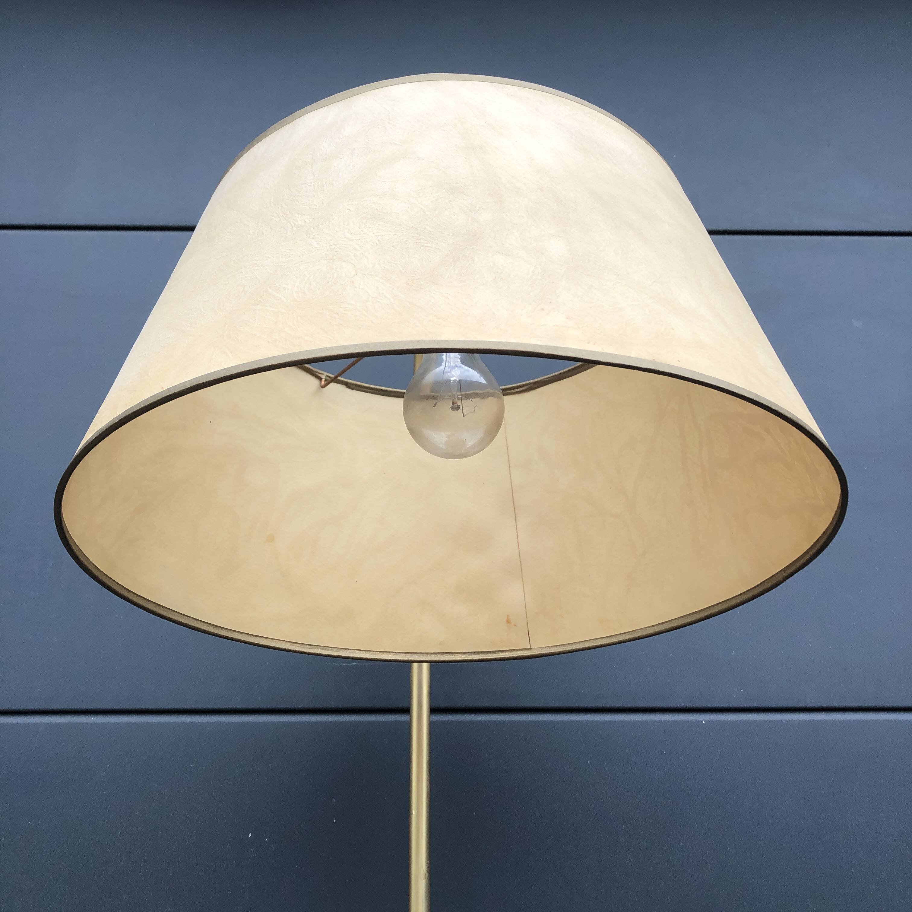 Magazine holder floor lamp