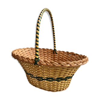 Panier en rotin tressé