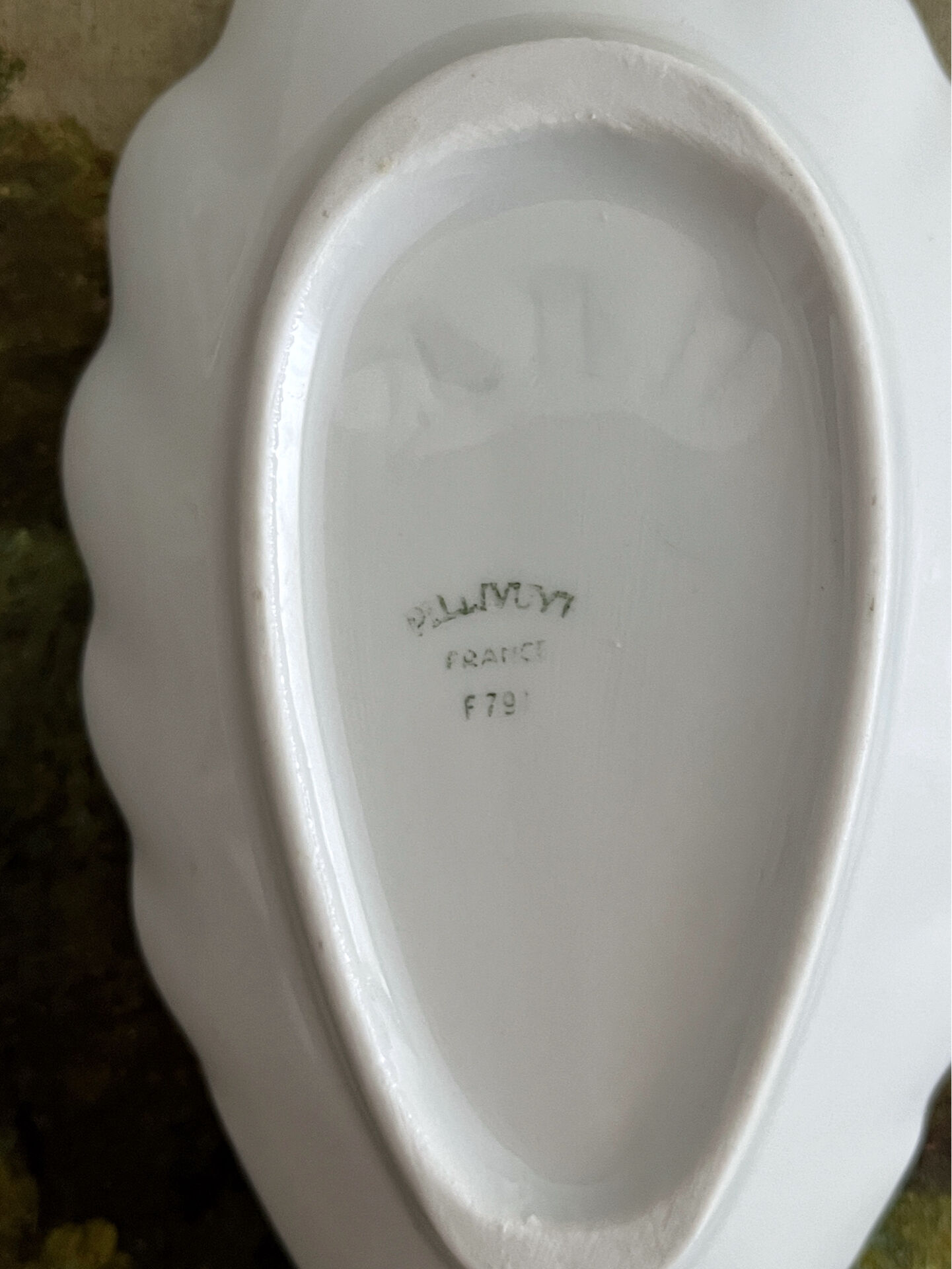Small shell-shaped ramekin in antique Pillivuyt porcelain.