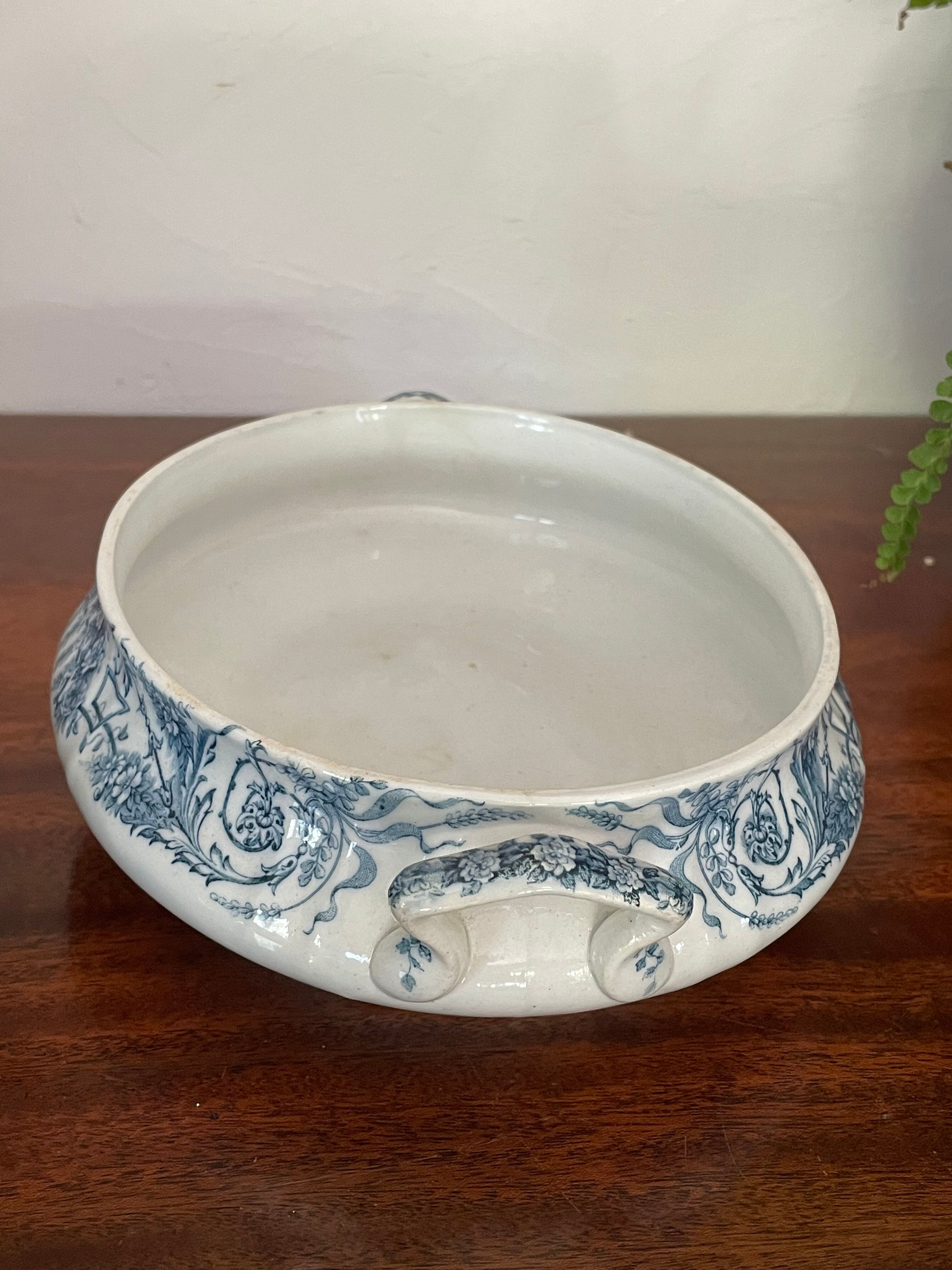 Lot de deux plats terre de fer St Amand et Hamage