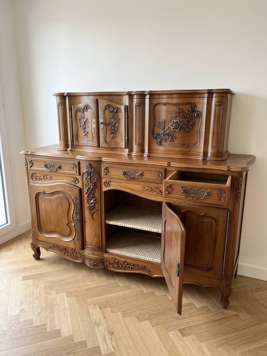 Large Provençal buffet in carved solid wood