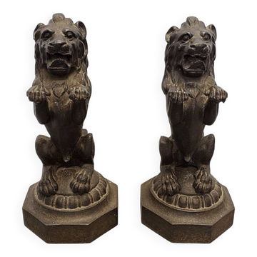 Lions en fonte victorienne sur piédestaux, fin des années 1800