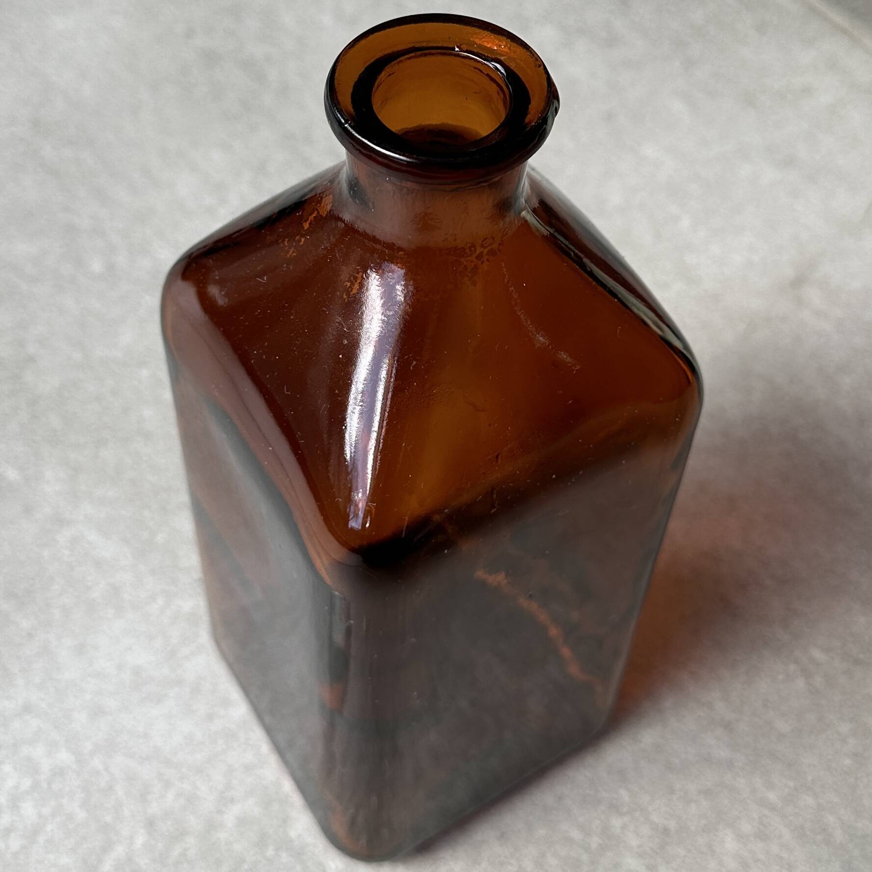 Amber glass carafe - stopper
