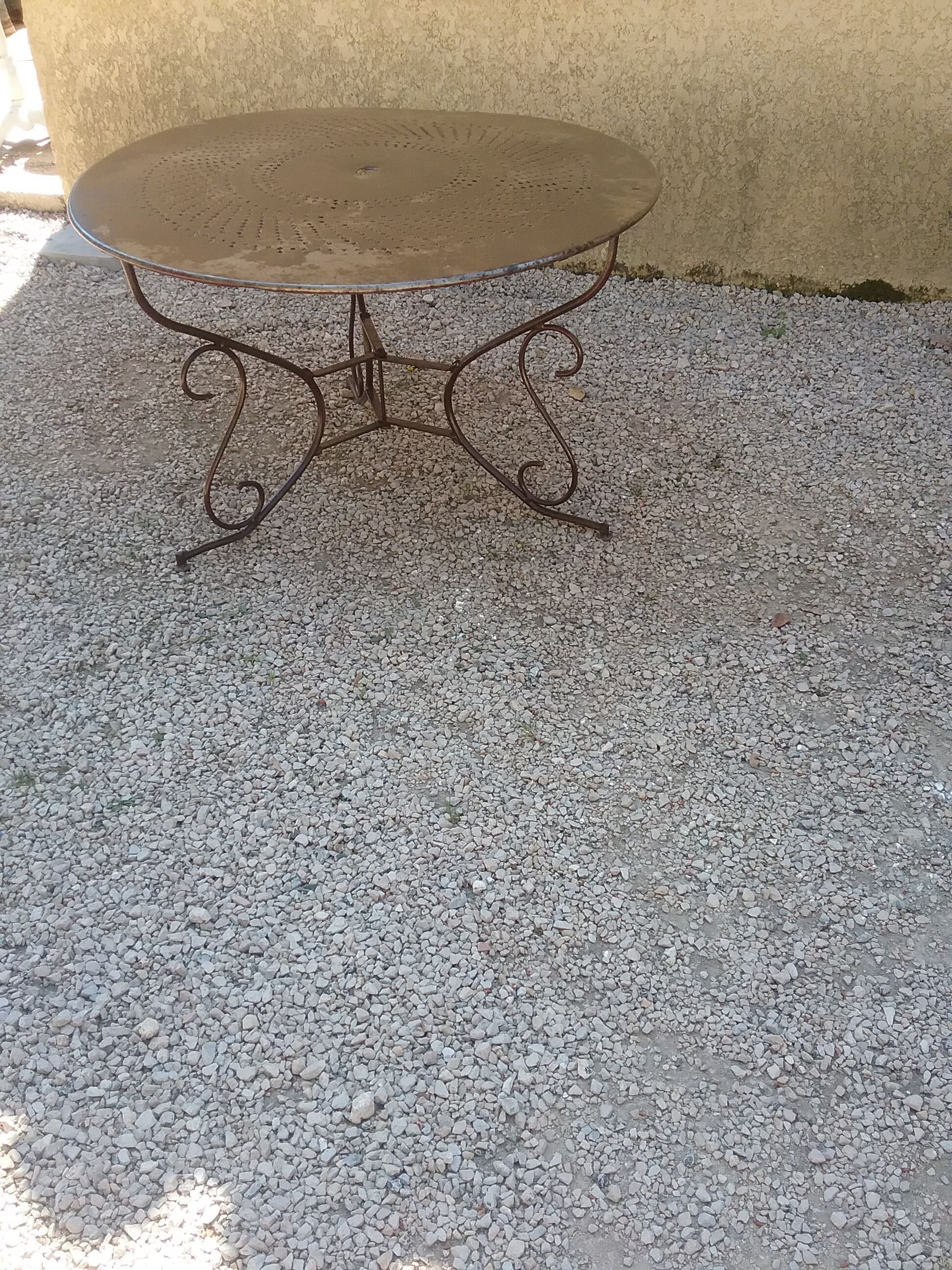 Outdoor coffee table