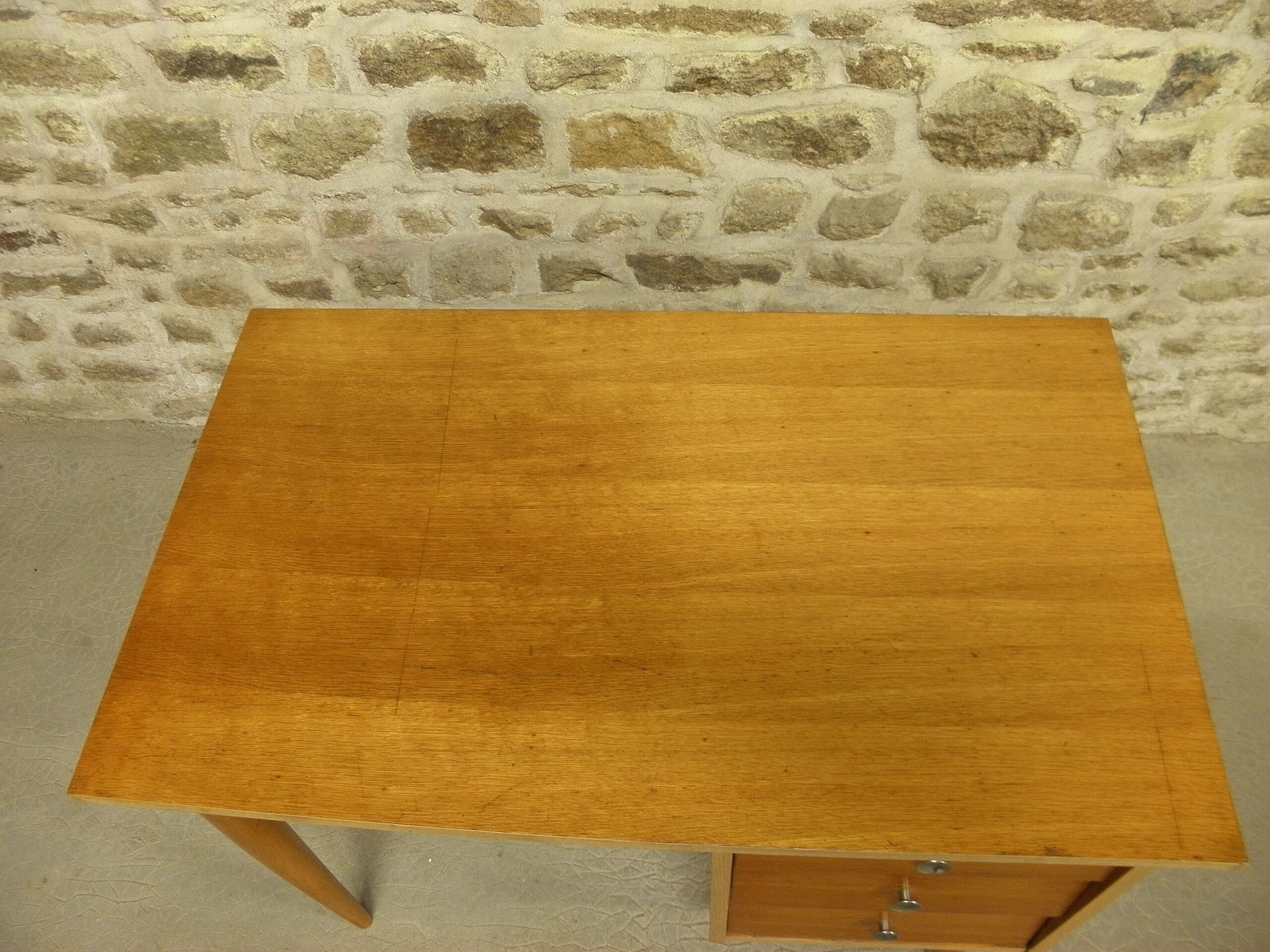 Desk 3 drawers spindles feet