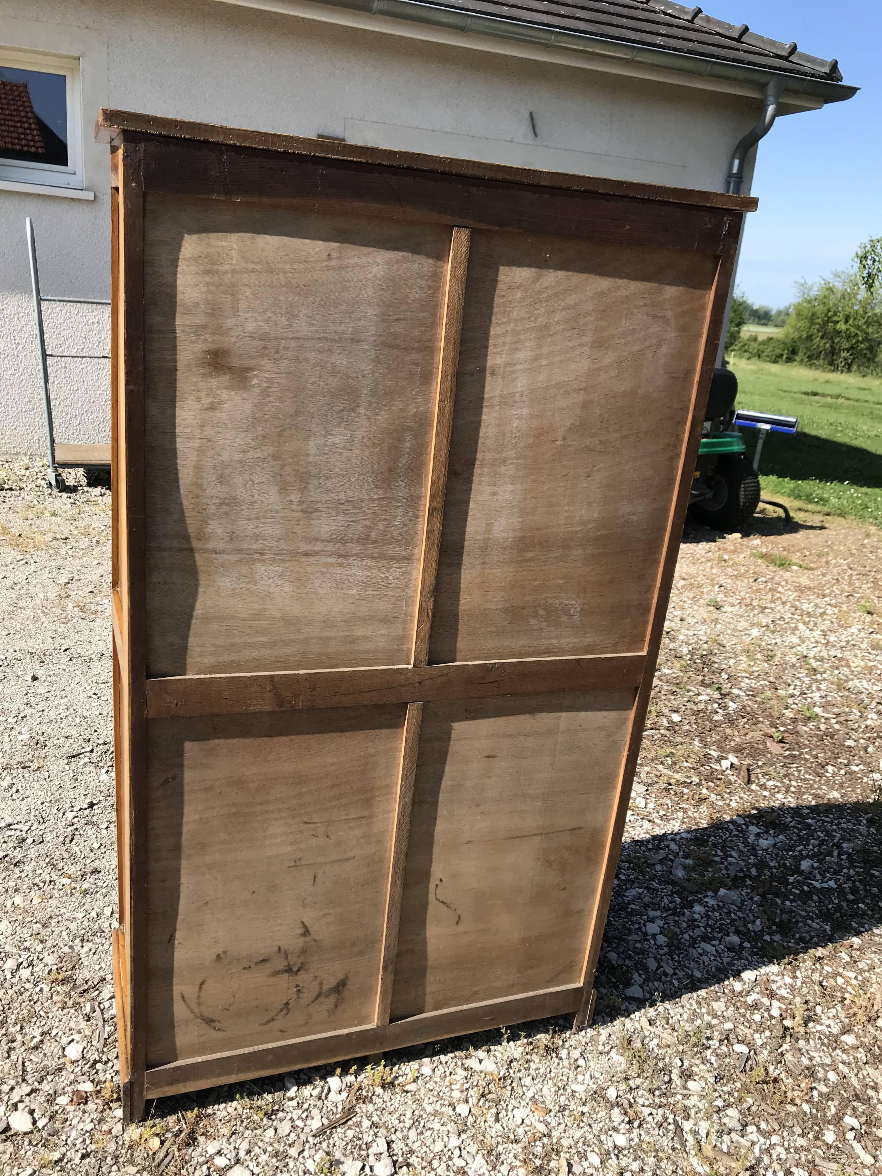 Notary furniture cabinet with curtains