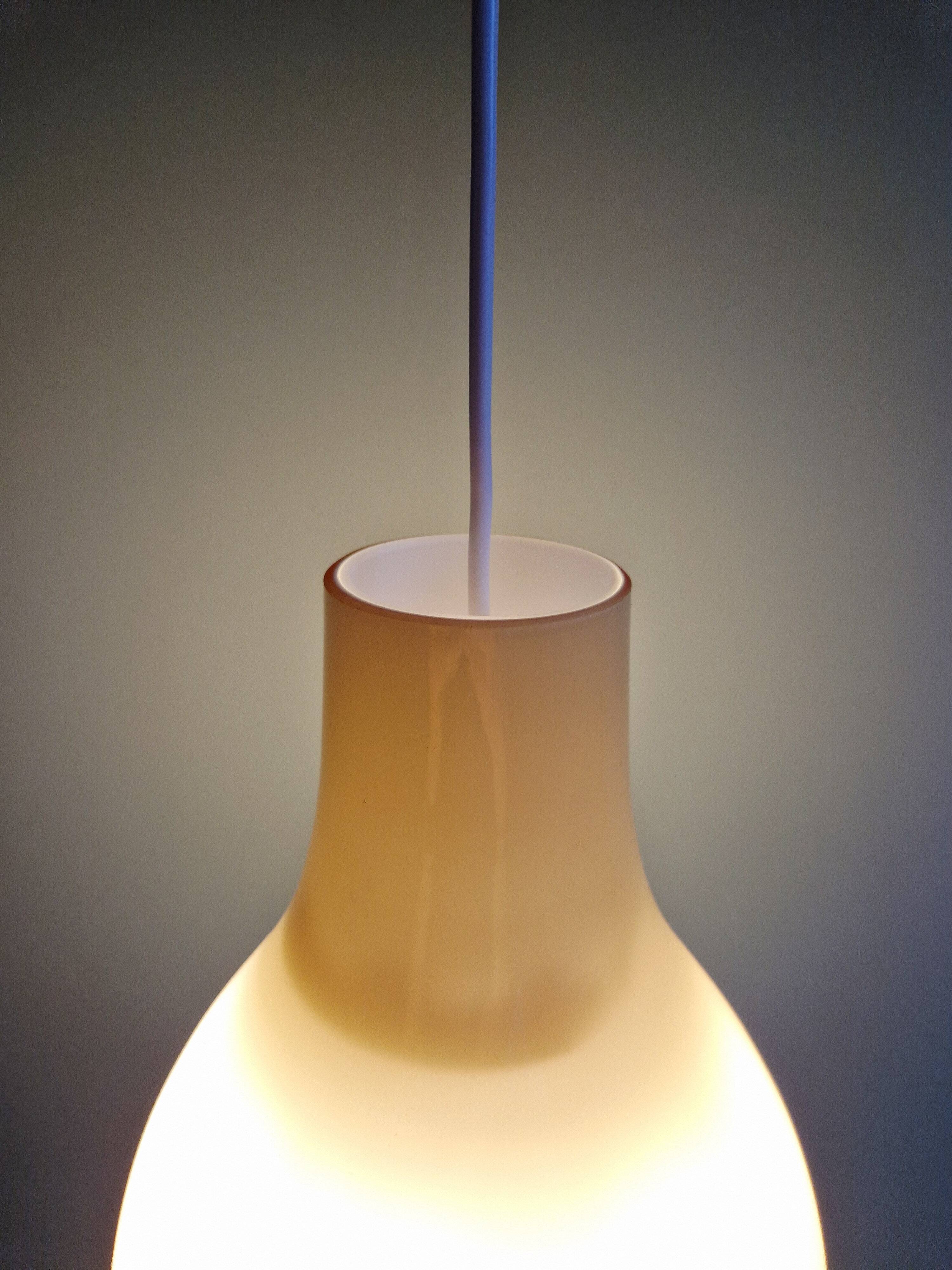 Scandinavian bulbous pendant light in yellow opaline, 1960.