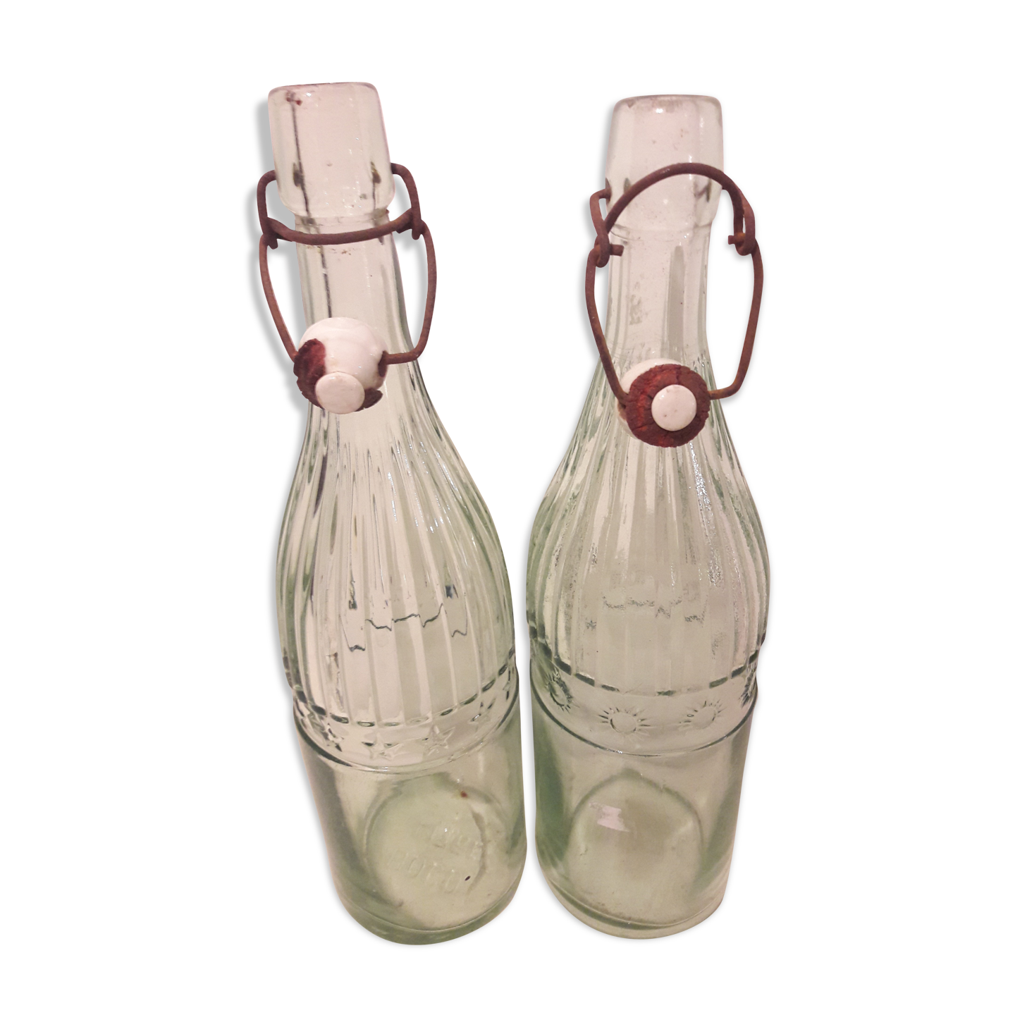 Duo d'anciennes bouteilles