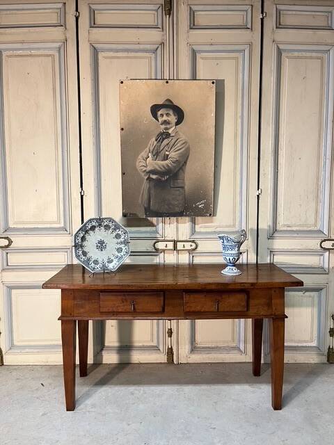 Spanish walnut console table, early 19th century