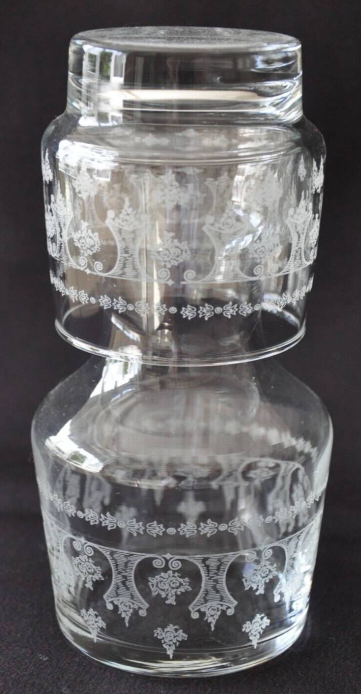 Carafe and night in engraved glass