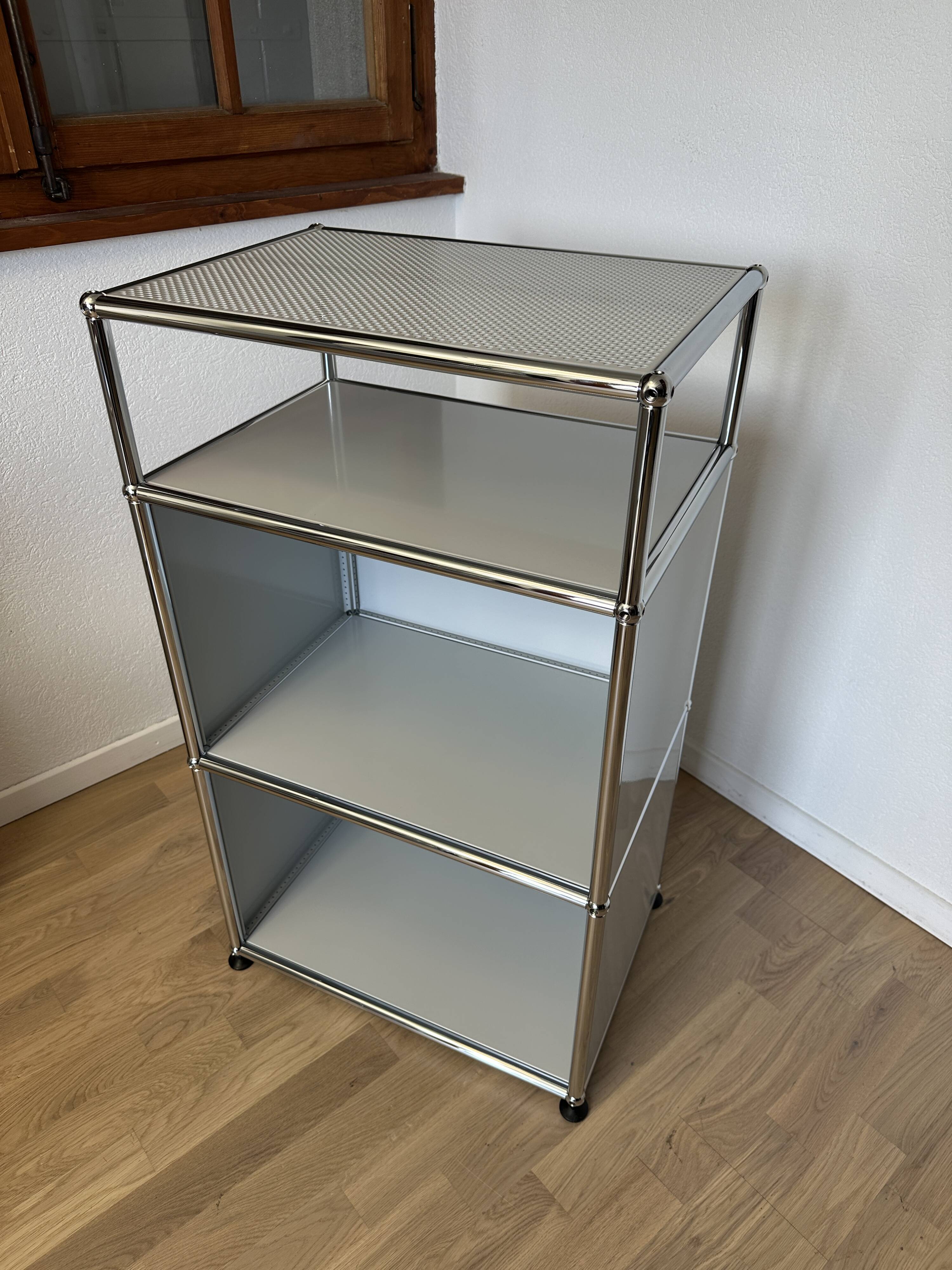 USM Haller shelf in light grey