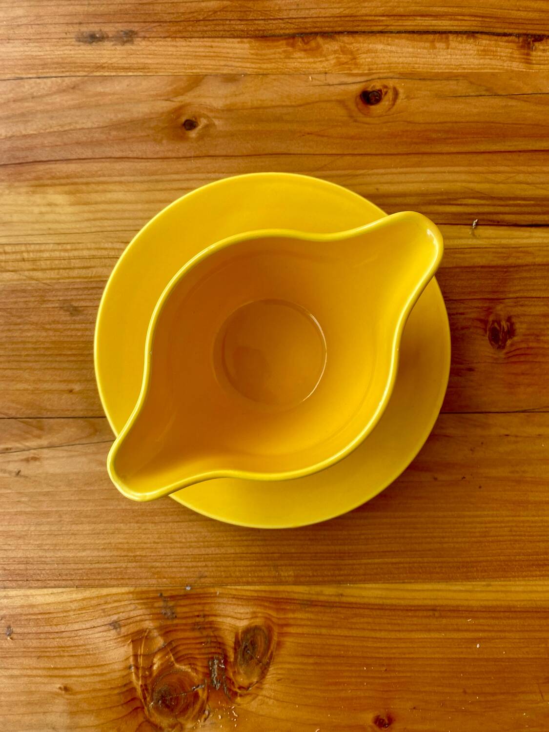 Yellow dinner set