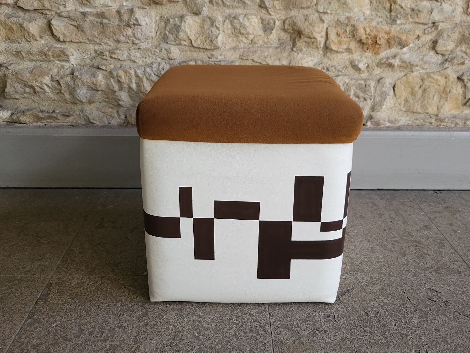Vintage pouf