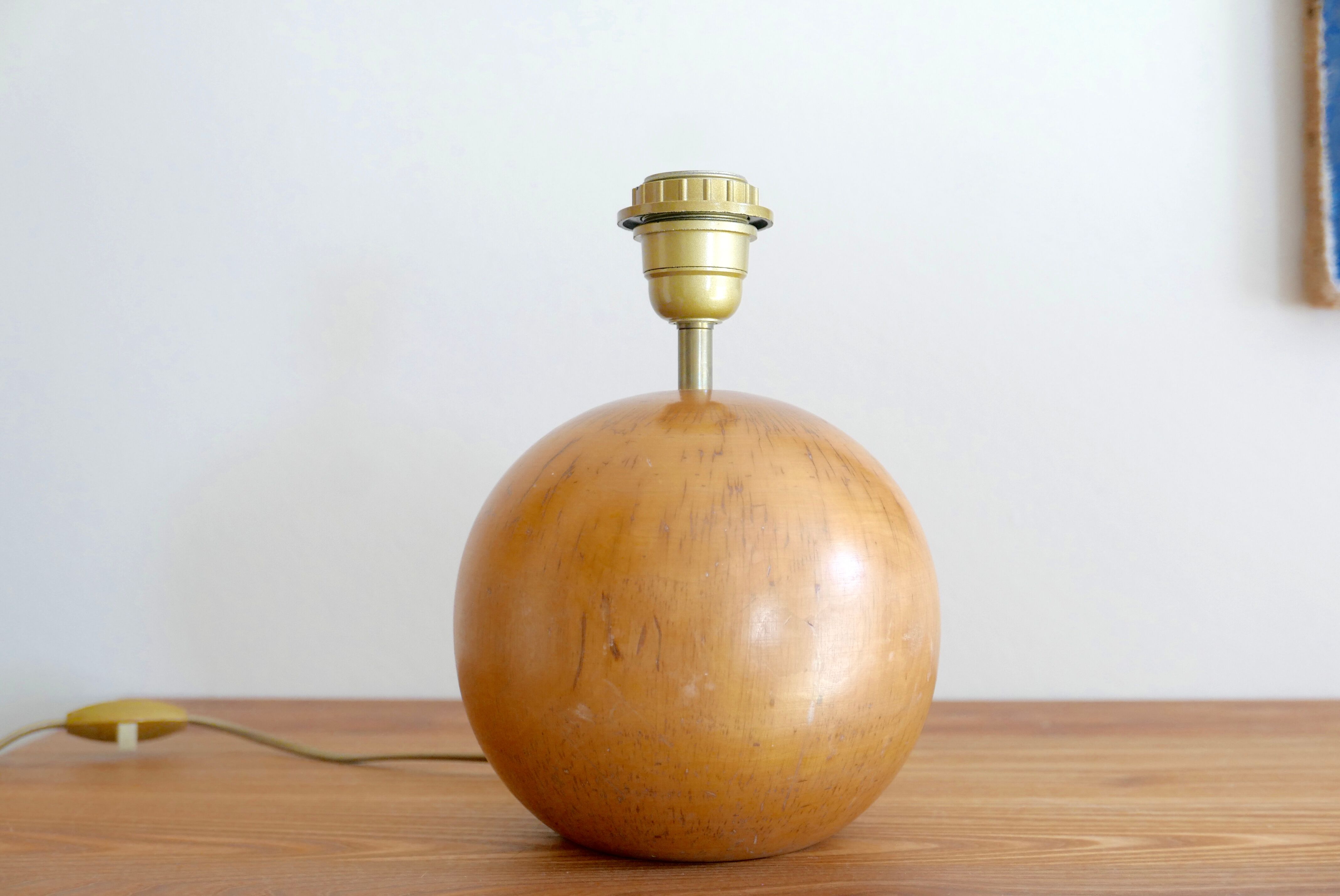 Wooden "ball" lamp, raffia shade, 70s