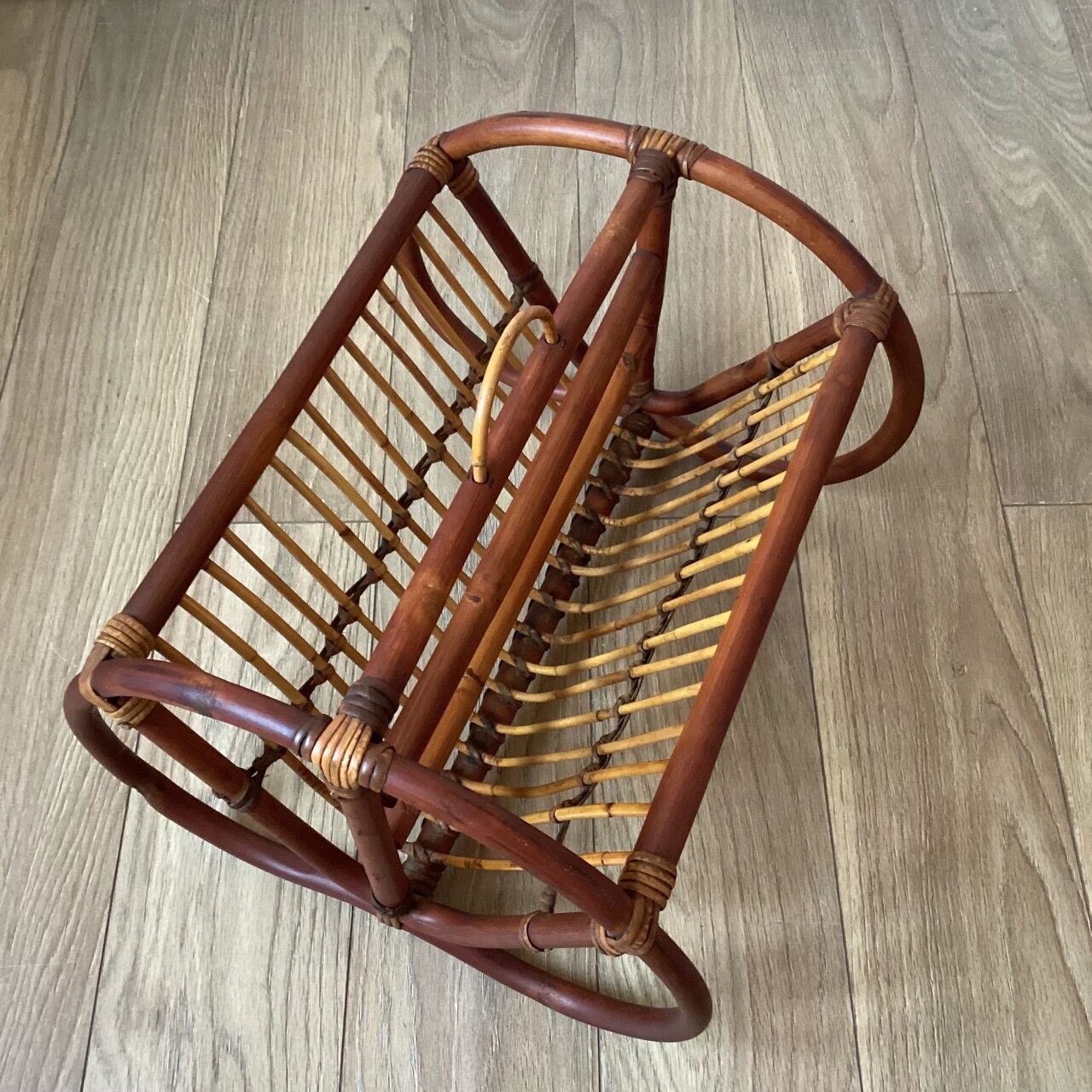 Porte-revues rotin vintage