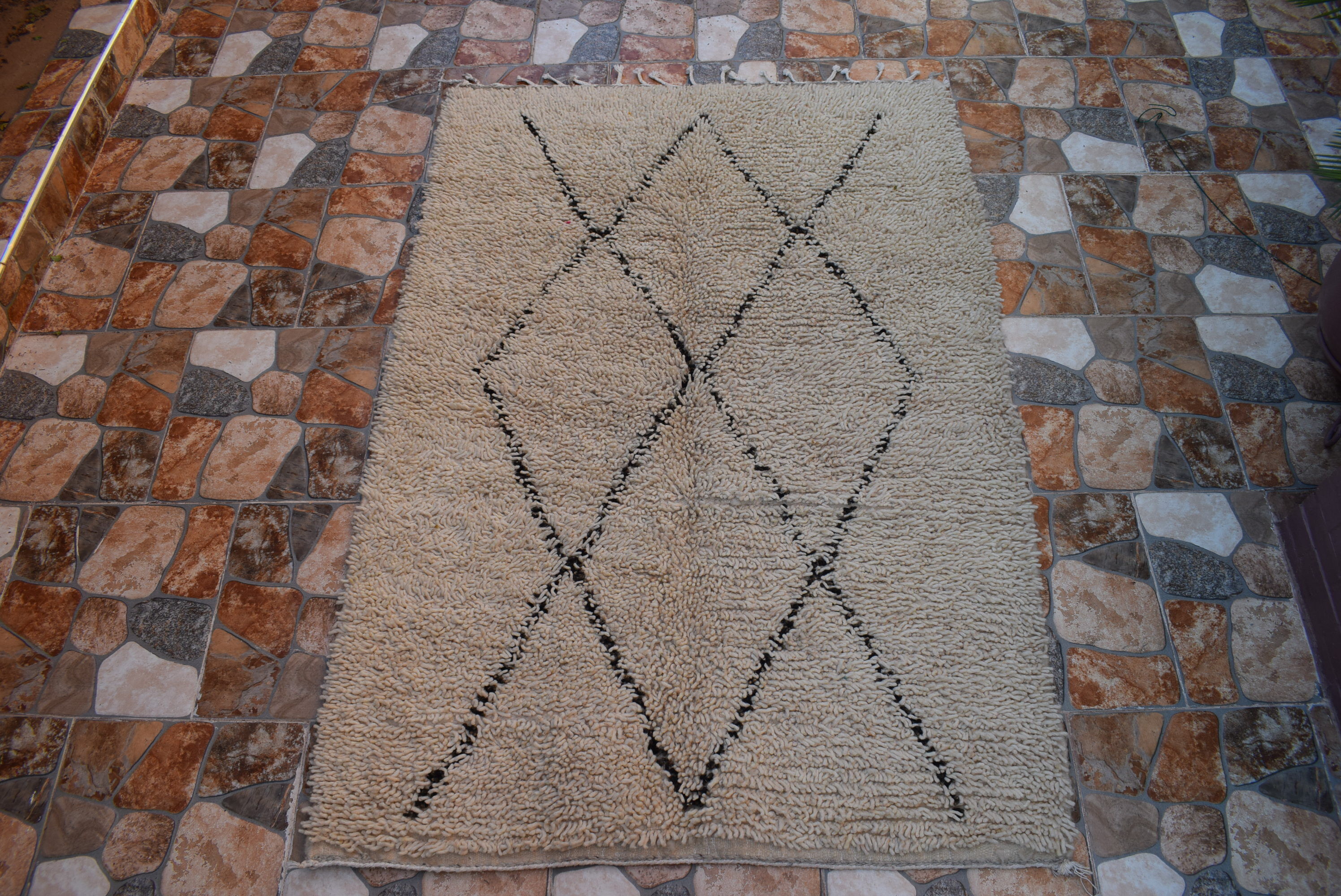 Beni Ouaren carpet measuring 177x125 cm