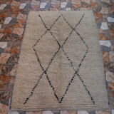 Beni Ouaren carpet measuring 177x125 cm