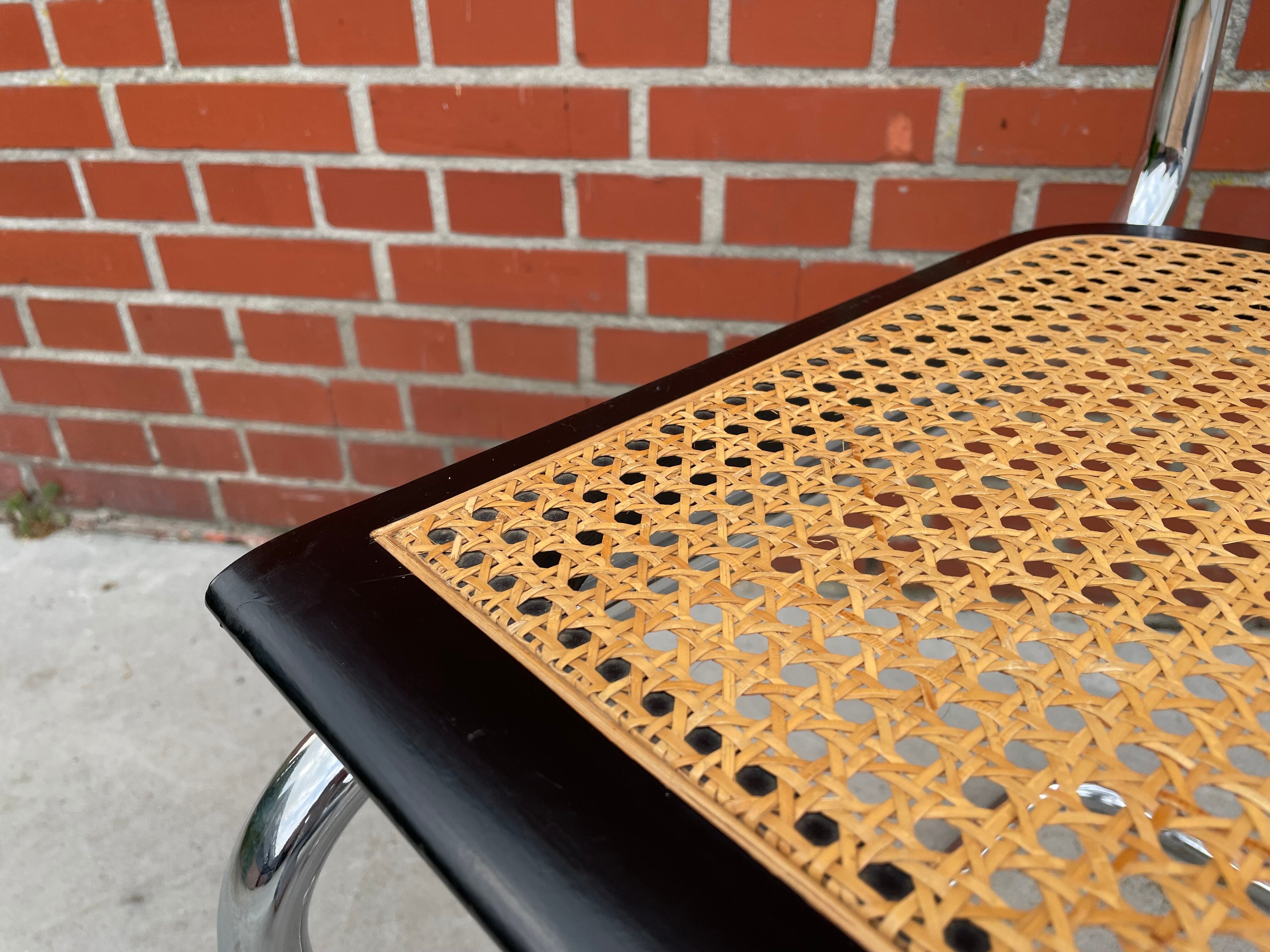 Chaise en chrome et noir