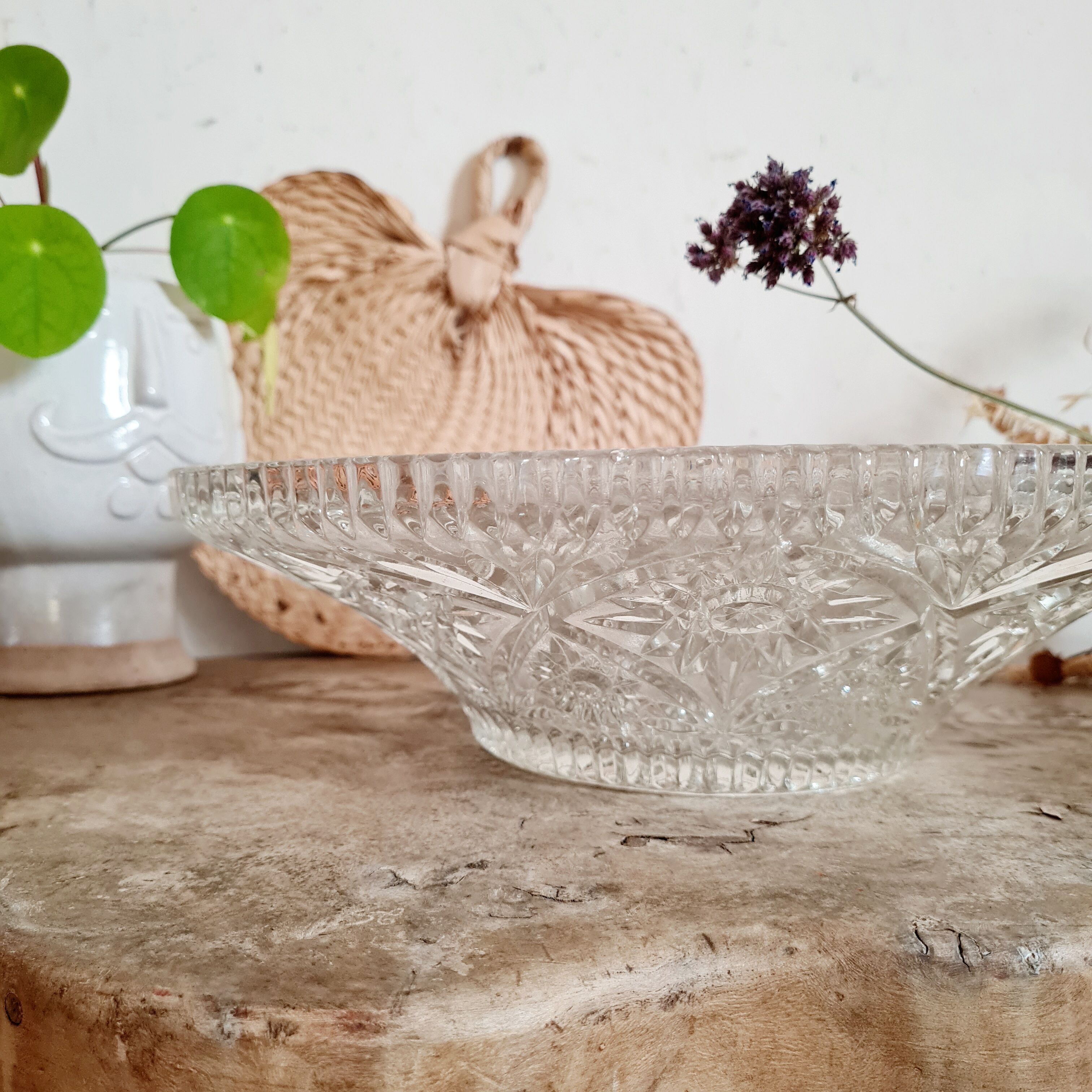 Fruit cup in chiseled glass