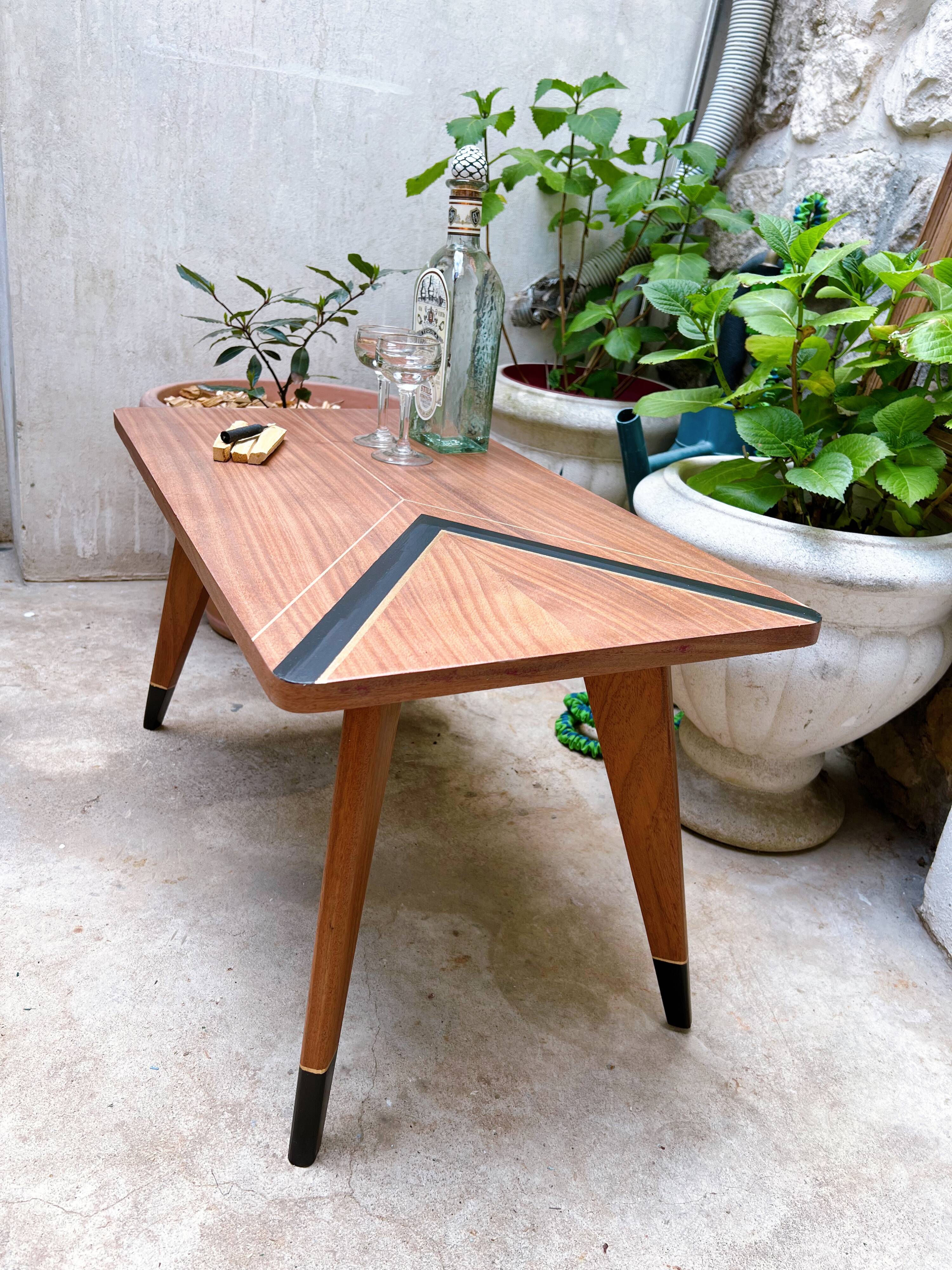 Coffee table compass foot