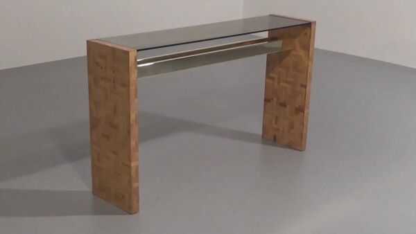 Table d'appoint Max Papiri en bois de bananier tressé et verre fumé – Un classique moderne sculptural