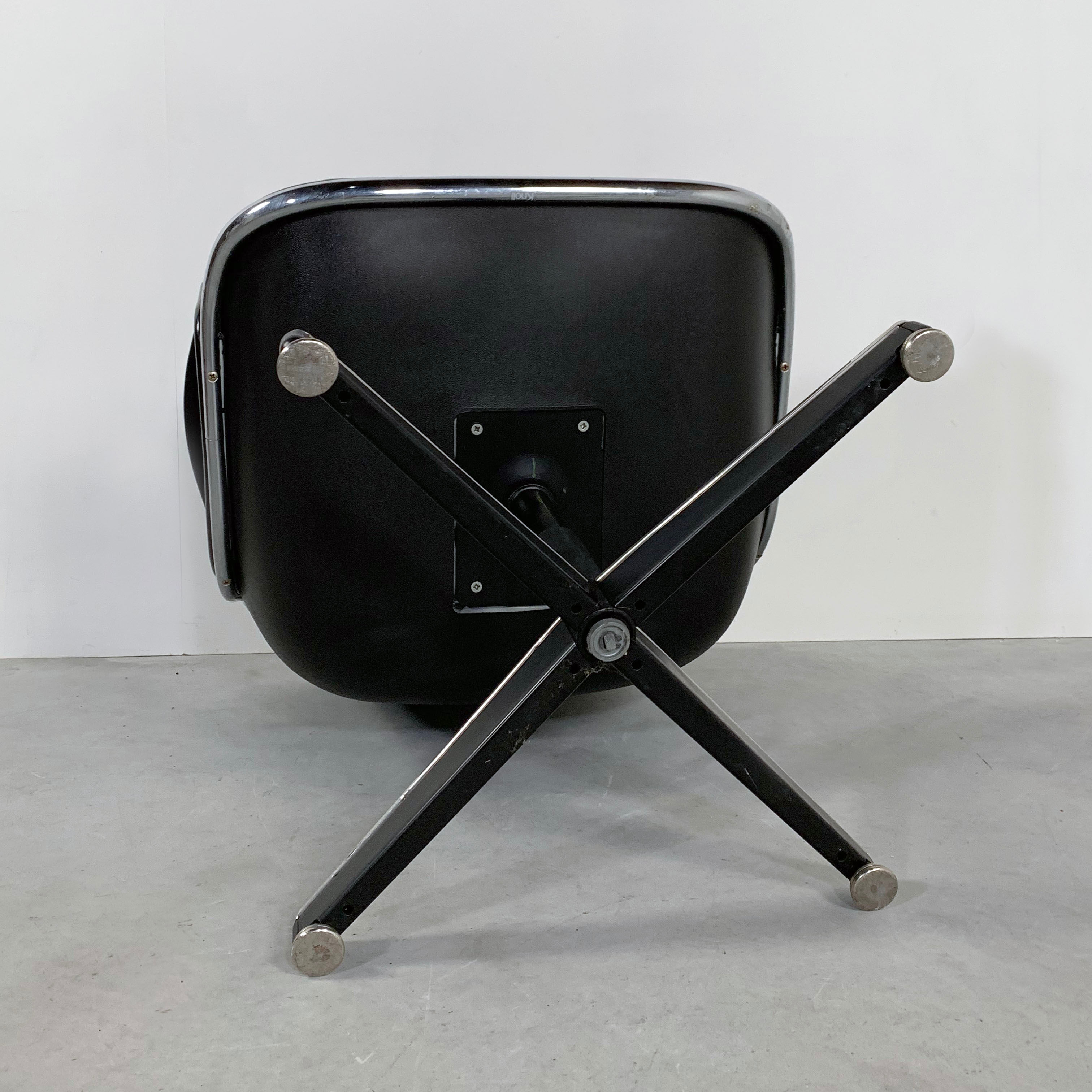 Leather desk chair by Charles Pollock for Knoll 1970