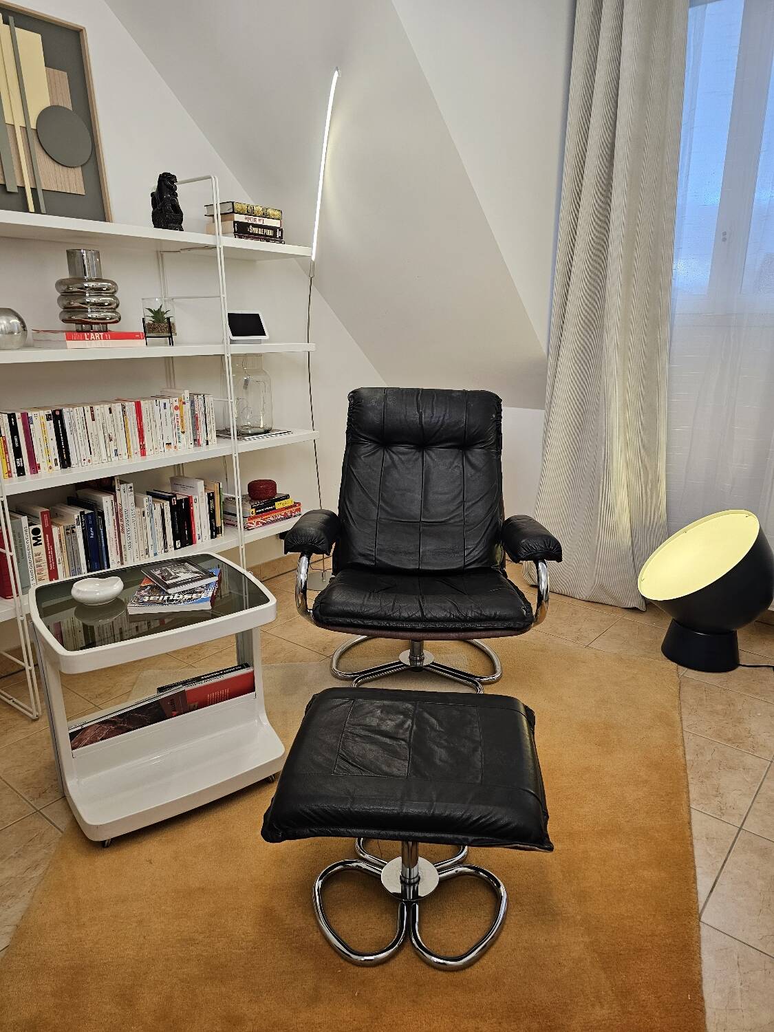 Fauteuil cuir et son ottoman