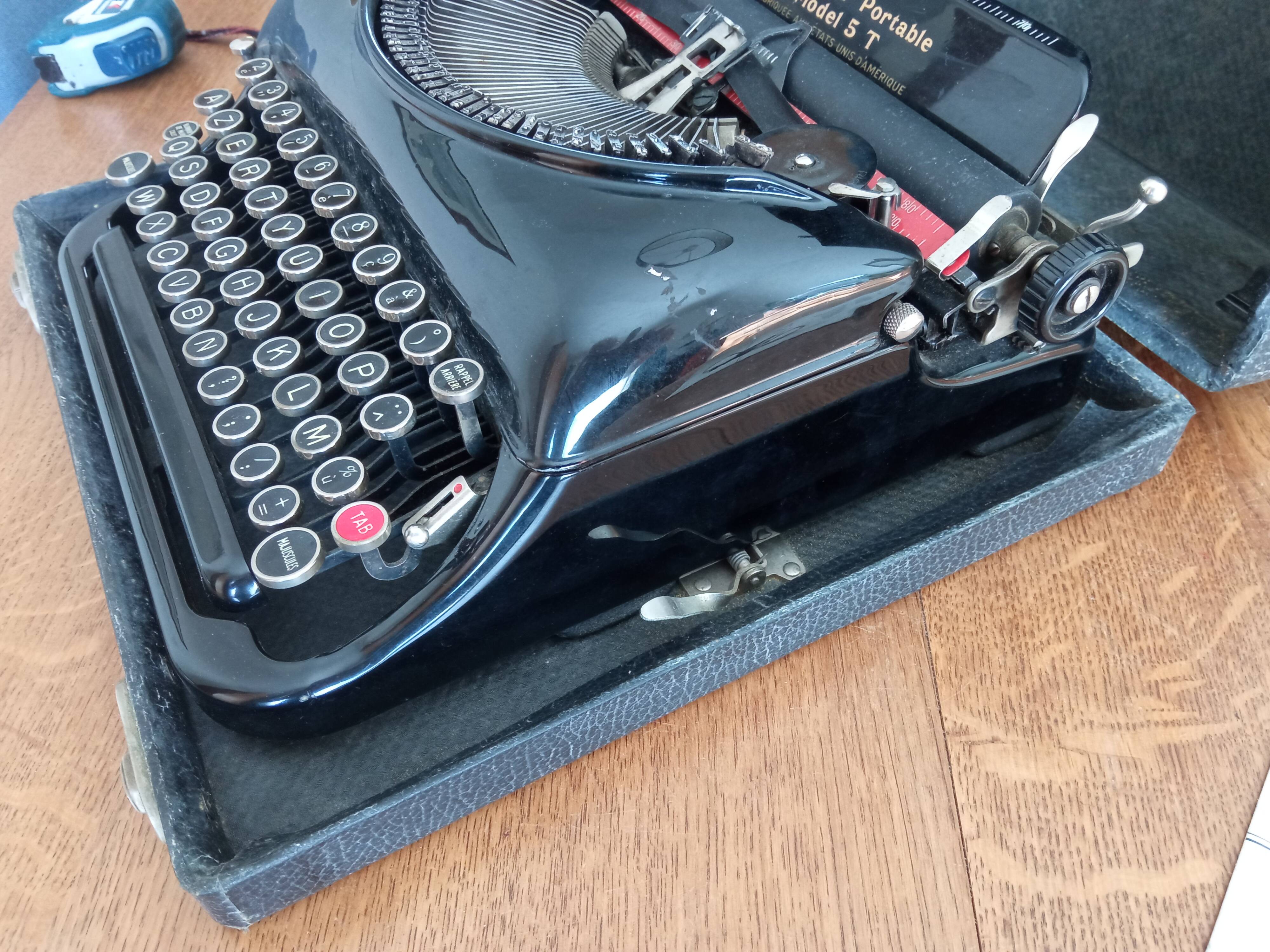 Old Remington portable typewriter No. 5 T