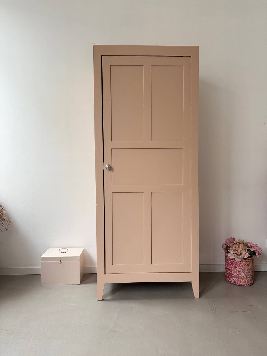 Wardrobe with a door