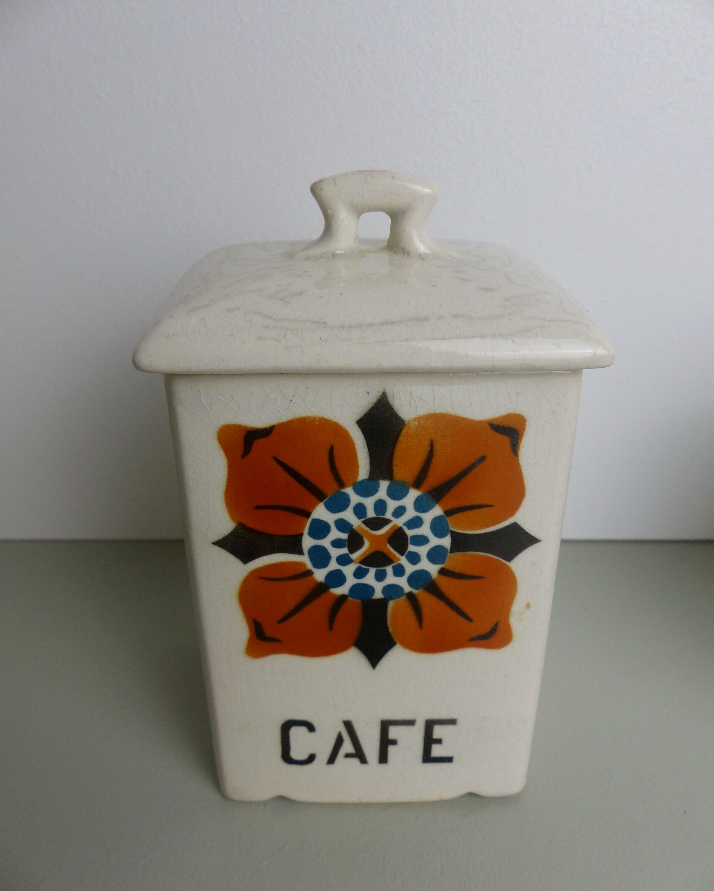 Ceramic spice pot