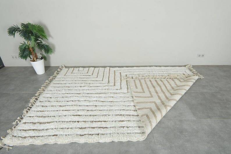Pure natural wool Berber rug for your living room, size 150 x 250 cm.