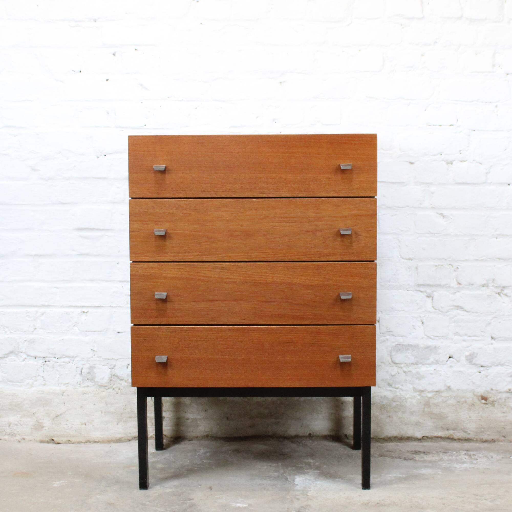 "664" model chest of drawers by Pierre Guariche for Meurop 1960s