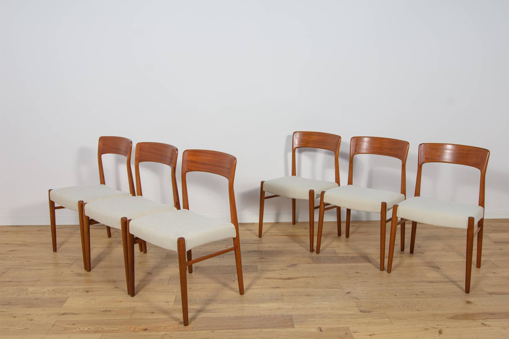 Mid-Century Modern Teak Dining Chairs model 26 by Henry Kjærnulf  for Korup