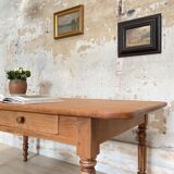 Table with turned legs in solid wood