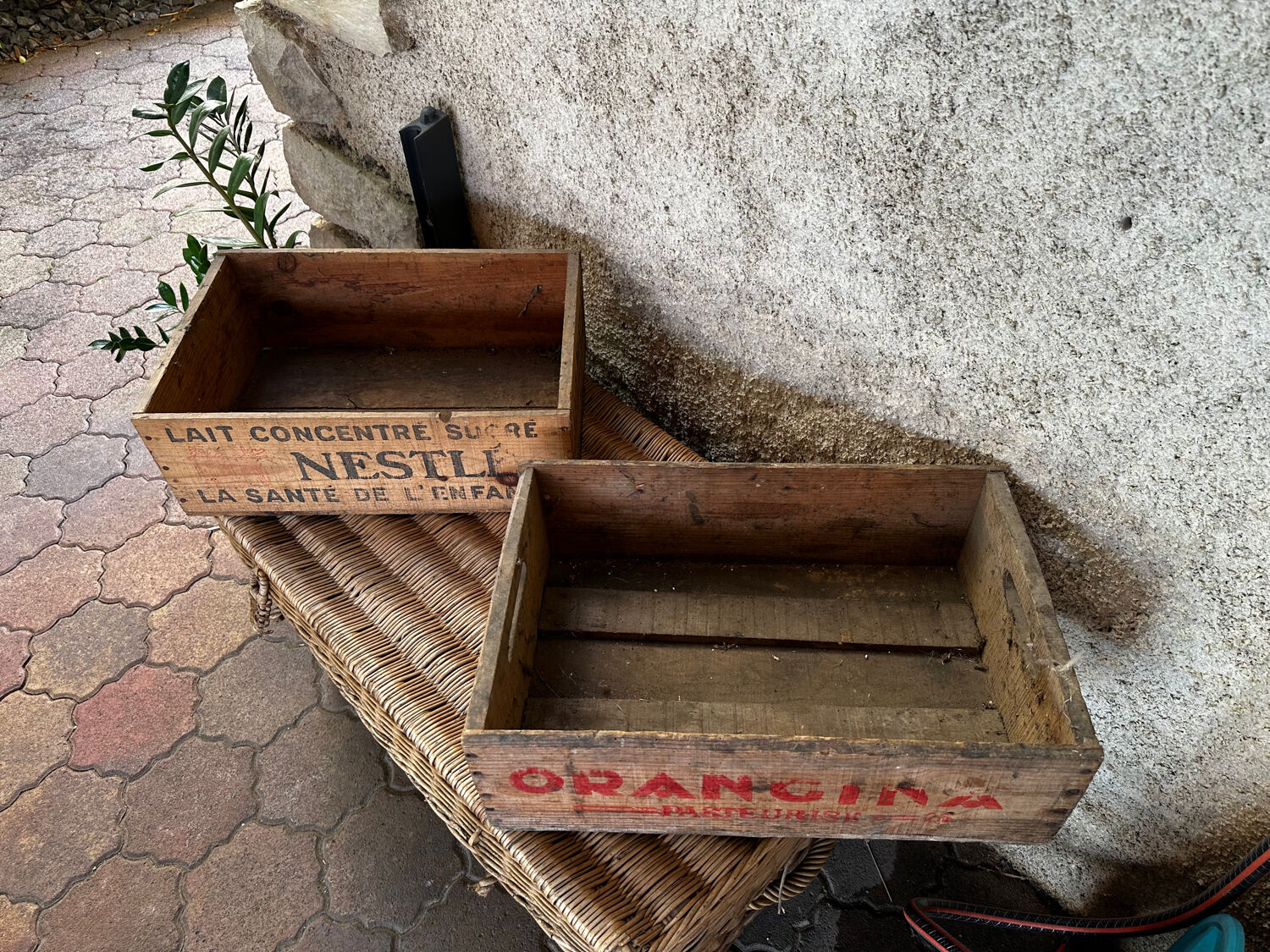 Caisses en bois orangina et nestlé