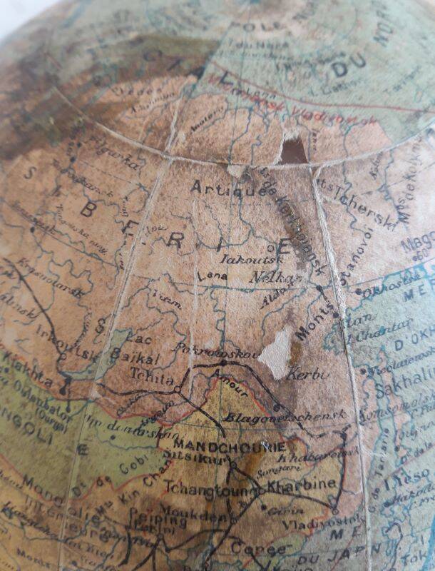 Globe terrestre lumineux J.Forest milieu XX°