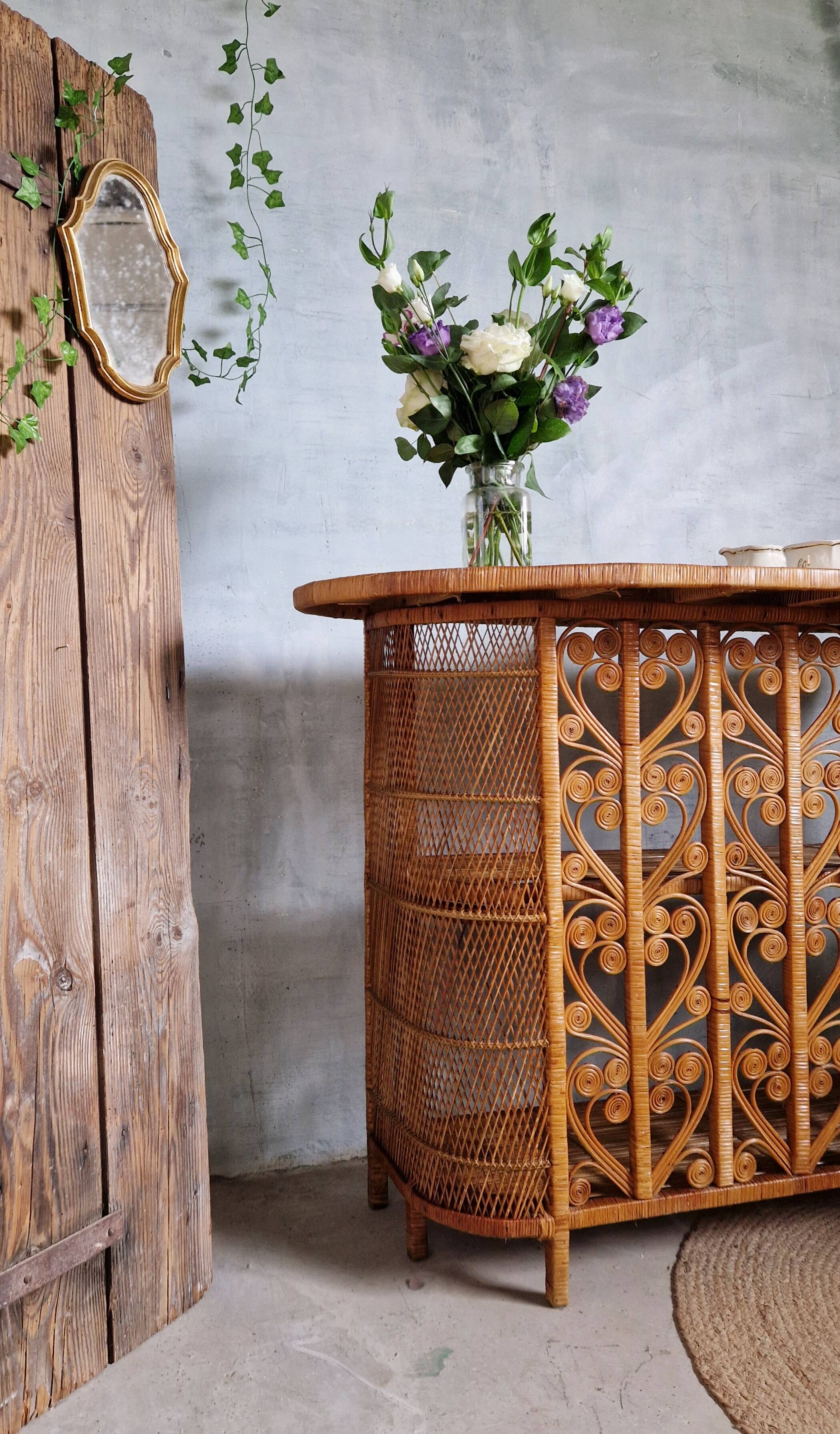 "Peacock" rattan bar