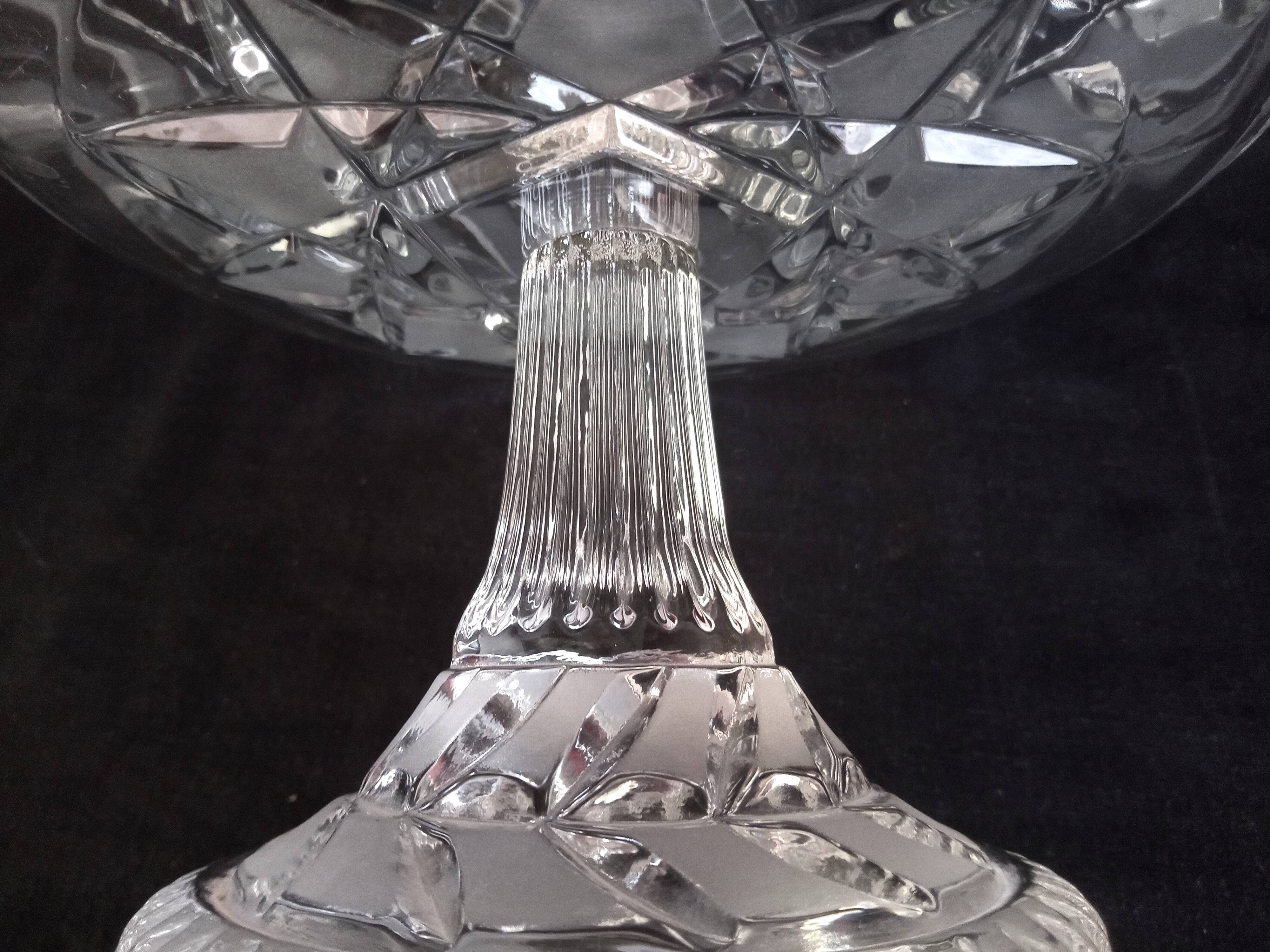Centerpiece (or fruit bowl) on a cut crystal stand