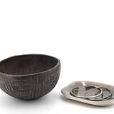 Empty tumbler pocket in ceramic by Brigitte Marionneau